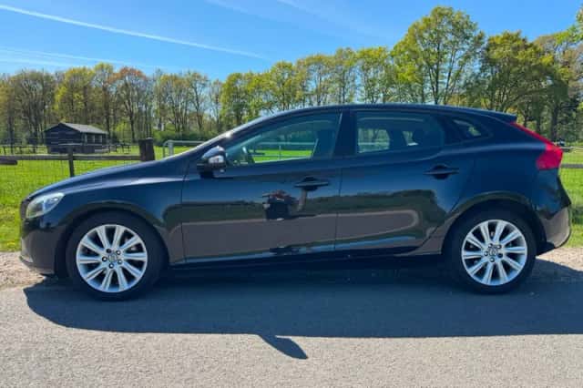 Volvo V40 (2014) thumbnail 3