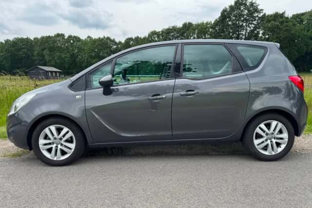 Opel Meriva (2011) thumbnail 3
