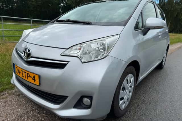 Toyota Verso S (2013) thumbnail 1