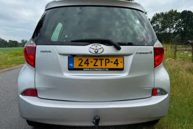 Toyota Verso S (2013) thumbnail 6