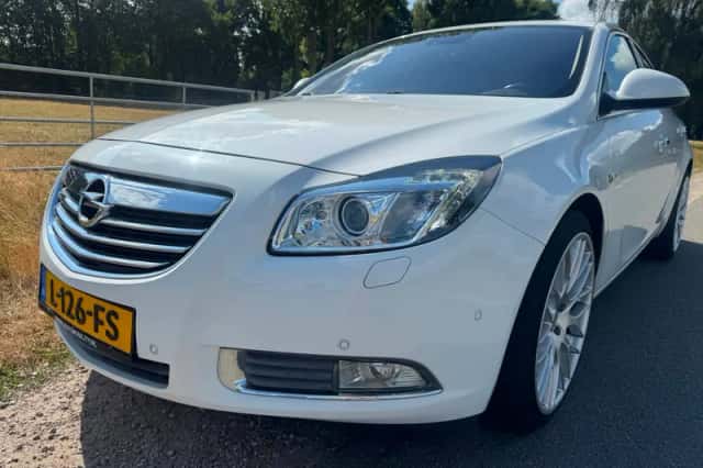 Opel Insignia (2011) thumbnail 1