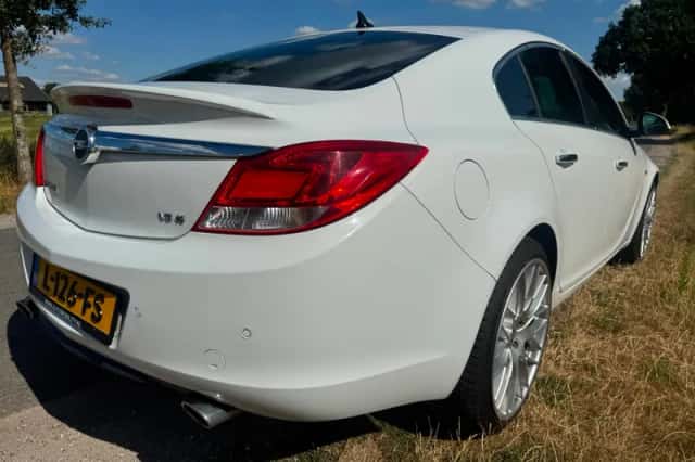 Opel Insignia (2011) thumbnail 2