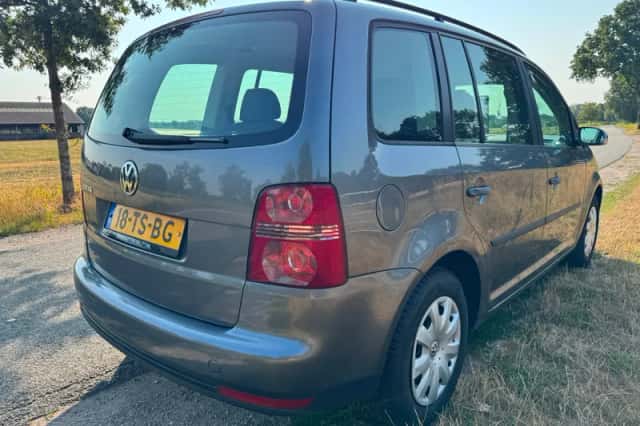 Volkswagen Touran (2007) thumbnail 2