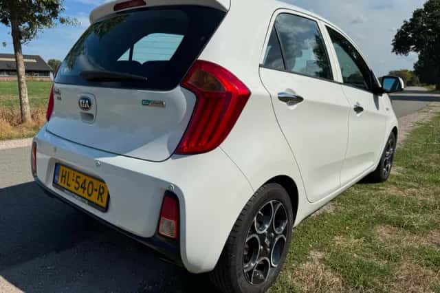 Kia Picanto (2016) thumbnail 2