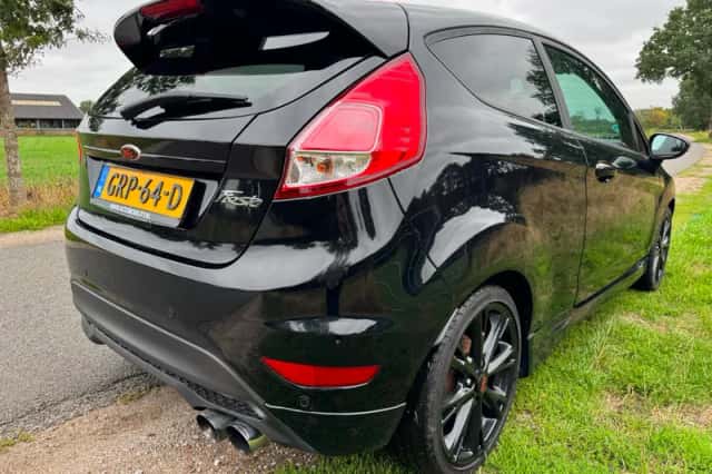 Ford Fiesta (2015) thumbnail 2