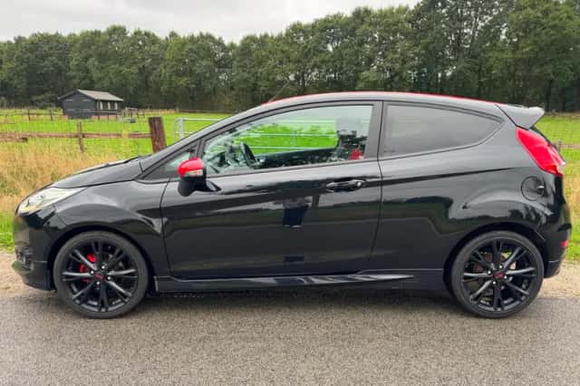 Ford Fiesta (2015) thumbnail 3