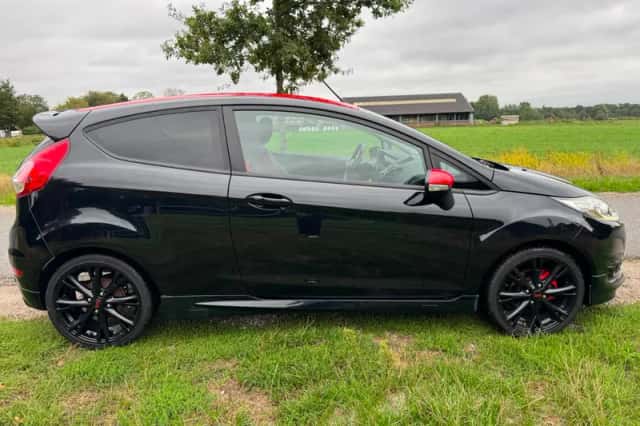 Ford Fiesta (2015) thumbnail 4