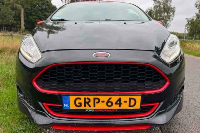 Ford Fiesta (2015) thumbnail 5