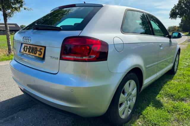 Audi A3 (2011) thumbnail 2