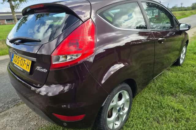 Ford Fiesta (2009) thumbnail 2