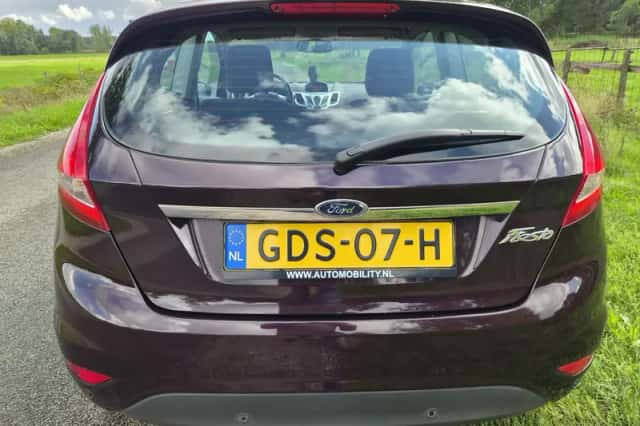 Ford Fiesta (2009) thumbnail 6