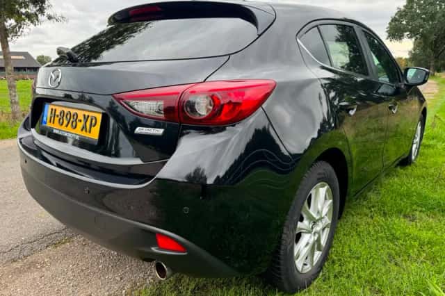 Mazda 3 (2015) thumbnail 2