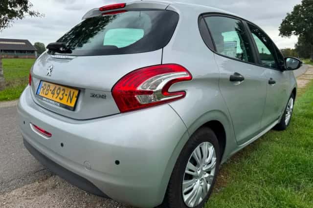 Peugeot 208 (2014) thumbnail 2