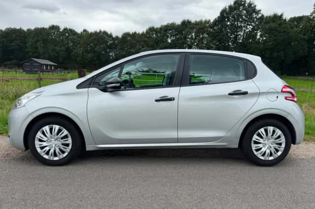Peugeot 208 (2014) thumbnail 3