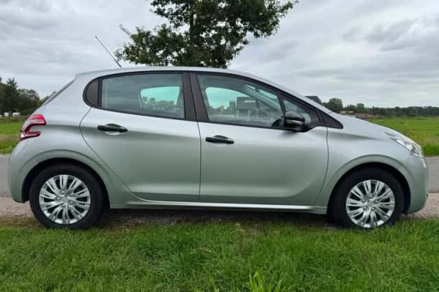 Peugeot 208 (2014) thumbnail 4