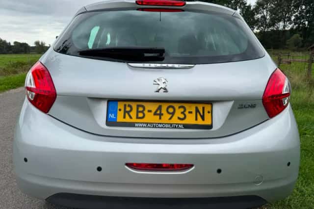 Peugeot 208 (2014) thumbnail 6