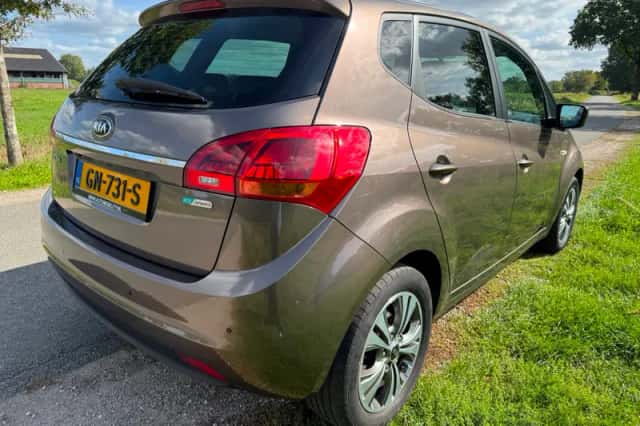 Kia Venga (2015) thumbnail 2