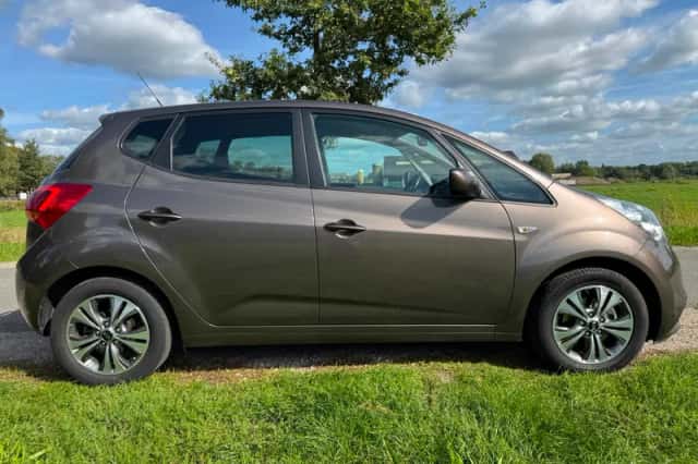 Kia Venga (2015) thumbnail 4