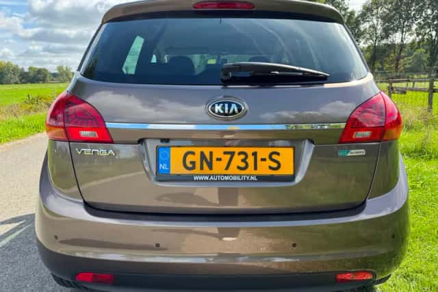 Kia Venga (2015) thumbnail 6