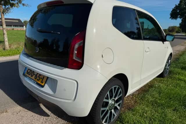 Volkswagen Up! (2014) thumbnail 2