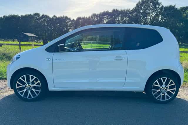 Volkswagen Up! (2014) thumbnail 3