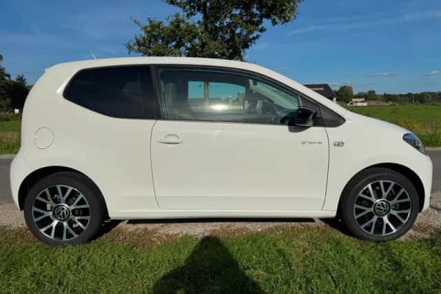 Volkswagen Up! (2014) thumbnail 4