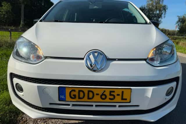 Volkswagen Up! (2014) thumbnail 5