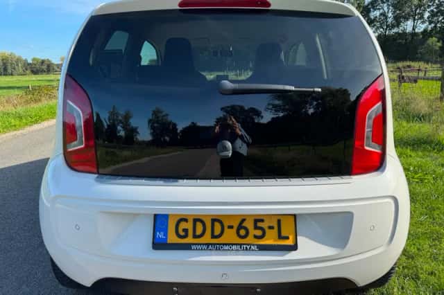 Volkswagen Up! (2014) thumbnail 6