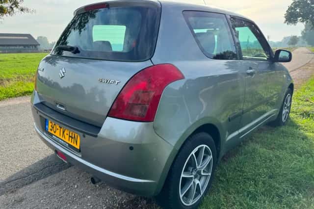 Suzuki Swift (2006) thumbnail 2