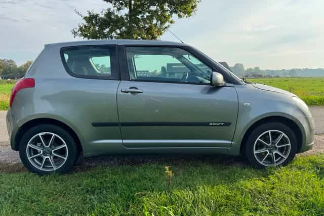 Suzuki Swift (2006) thumbnail 4