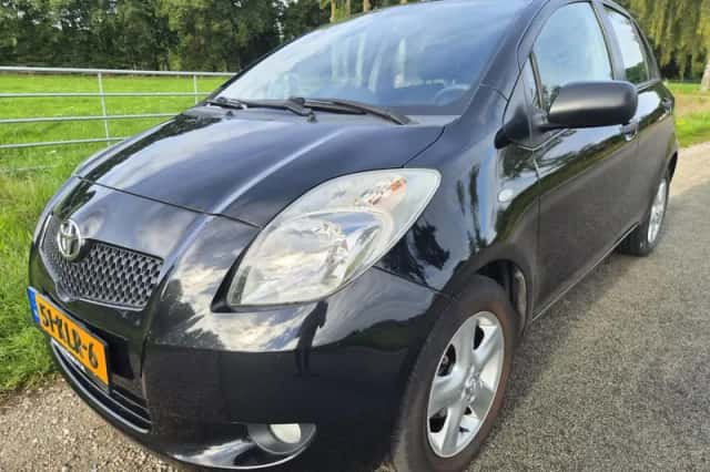Toyota Yaris (2009) thumbnail 1