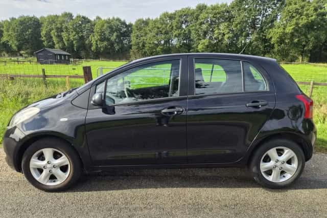 Toyota Yaris (2009) thumbnail 3