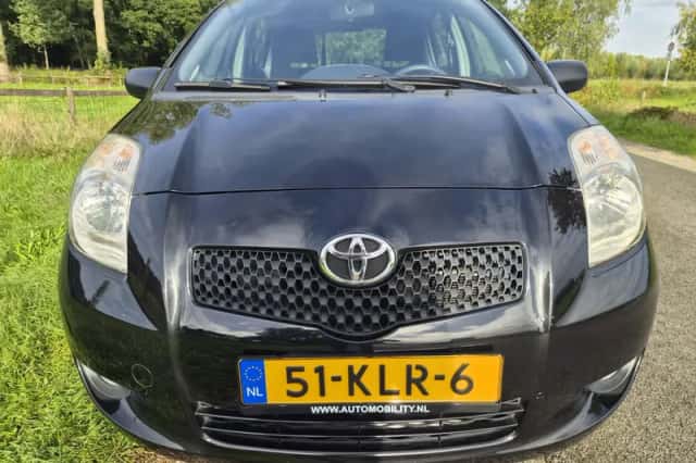 Toyota Yaris (2009) thumbnail 5