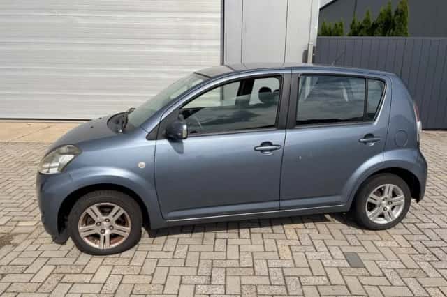 Daihatsu SIRION (2010) thumbnail 2