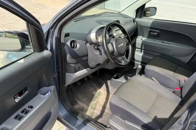 Daihatsu SIRION (2010) thumbnail 6