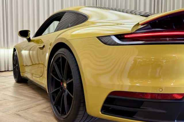 Porsche 911 (2020) thumbnail 3