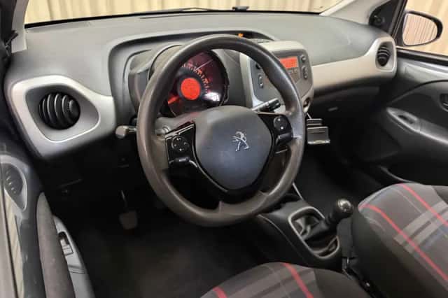 Peugeot 108 (2014) thumbnail 2