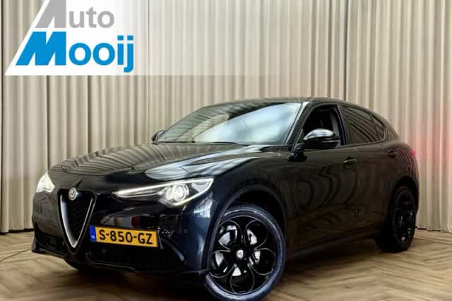 Alfa Romeo Stelvio (2018) thumbnail 1