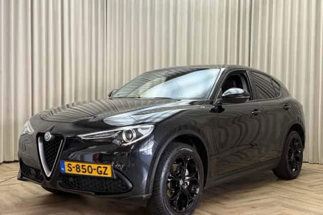 Alfa Romeo Stelvio (2018) thumbnail 4