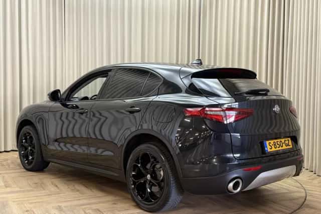 Alfa Romeo Stelvio (2018) thumbnail 6