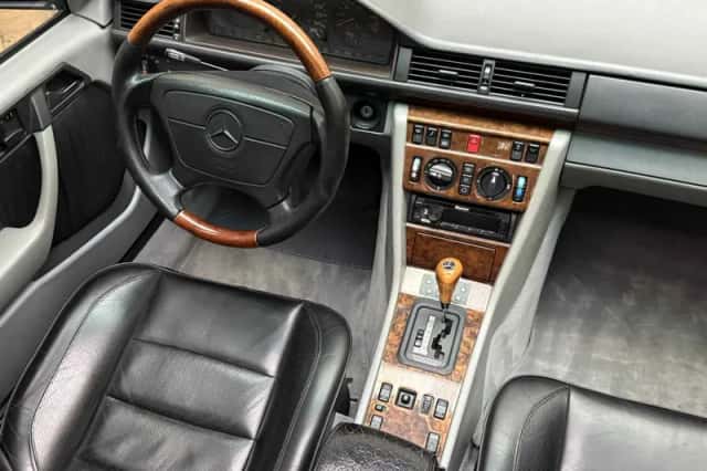 Mercedes-Benz E-Klasse (1992) thumbnail 2