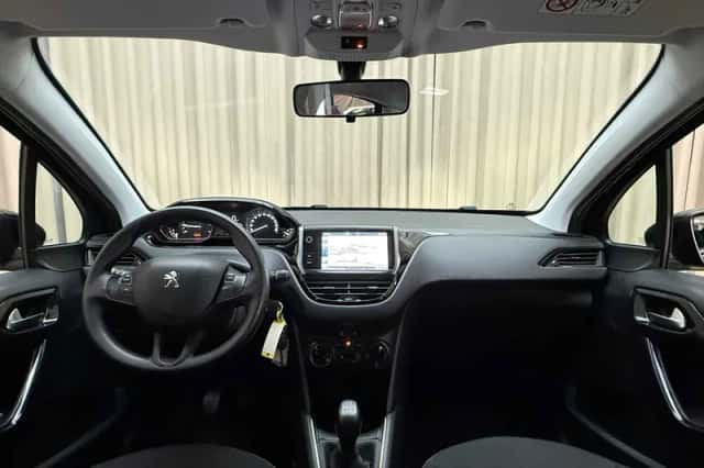 Peugeot 208 (2016) thumbnail 2