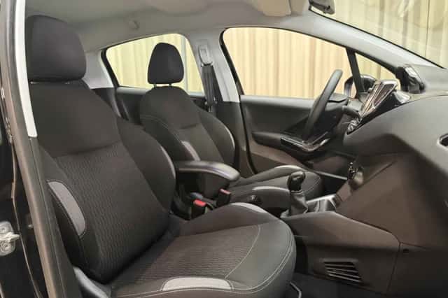 Peugeot 208 (2016) thumbnail 3