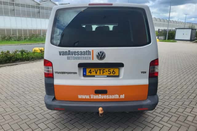 Volkswagen Transporter (2012) thumbnail 2