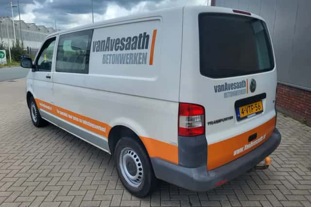 Volkswagen Transporter (2012) thumbnail 3