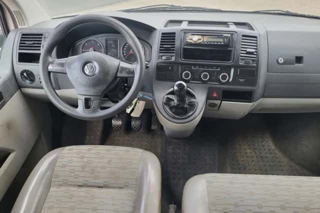 Volkswagen Transporter (2012) thumbnail 6