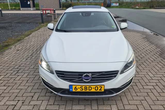 Volvo V60 (2013) thumbnail 2