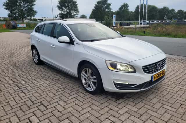Volvo V60 (2013) thumbnail 3