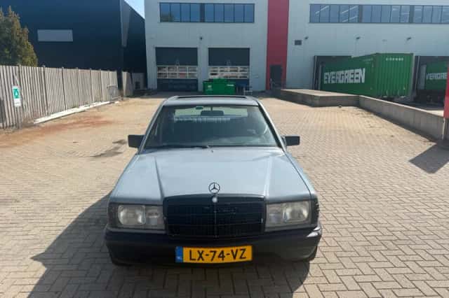 Mercedes-Benz 190-Serie (1984) thumbnail 2