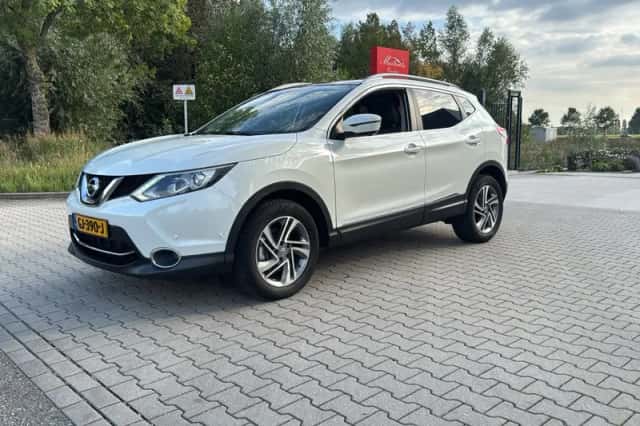 Nissan Qashqai (2015) thumbnail 3